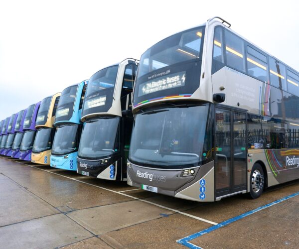 Újgenerációs Alexander Dennis Enviro400EV emeletes villanybuszok érkeztek a Reading Buses kiemelt járataira