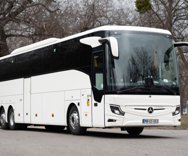 Két vadonatúj Mercedes-Benz Tourismo L érkezett a Megyeri Busz flottájába