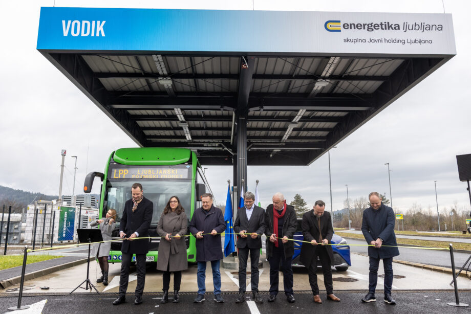 Polnilni park za alternativna goriva 12