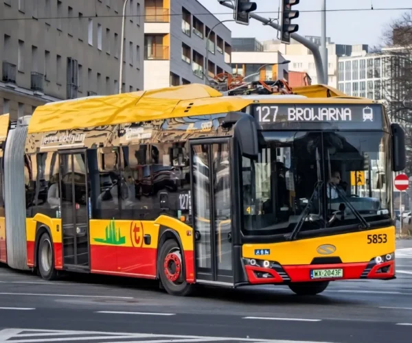 Varsó nem lassít: félezres villanybusz-flotta felé tart a lengyel főváros