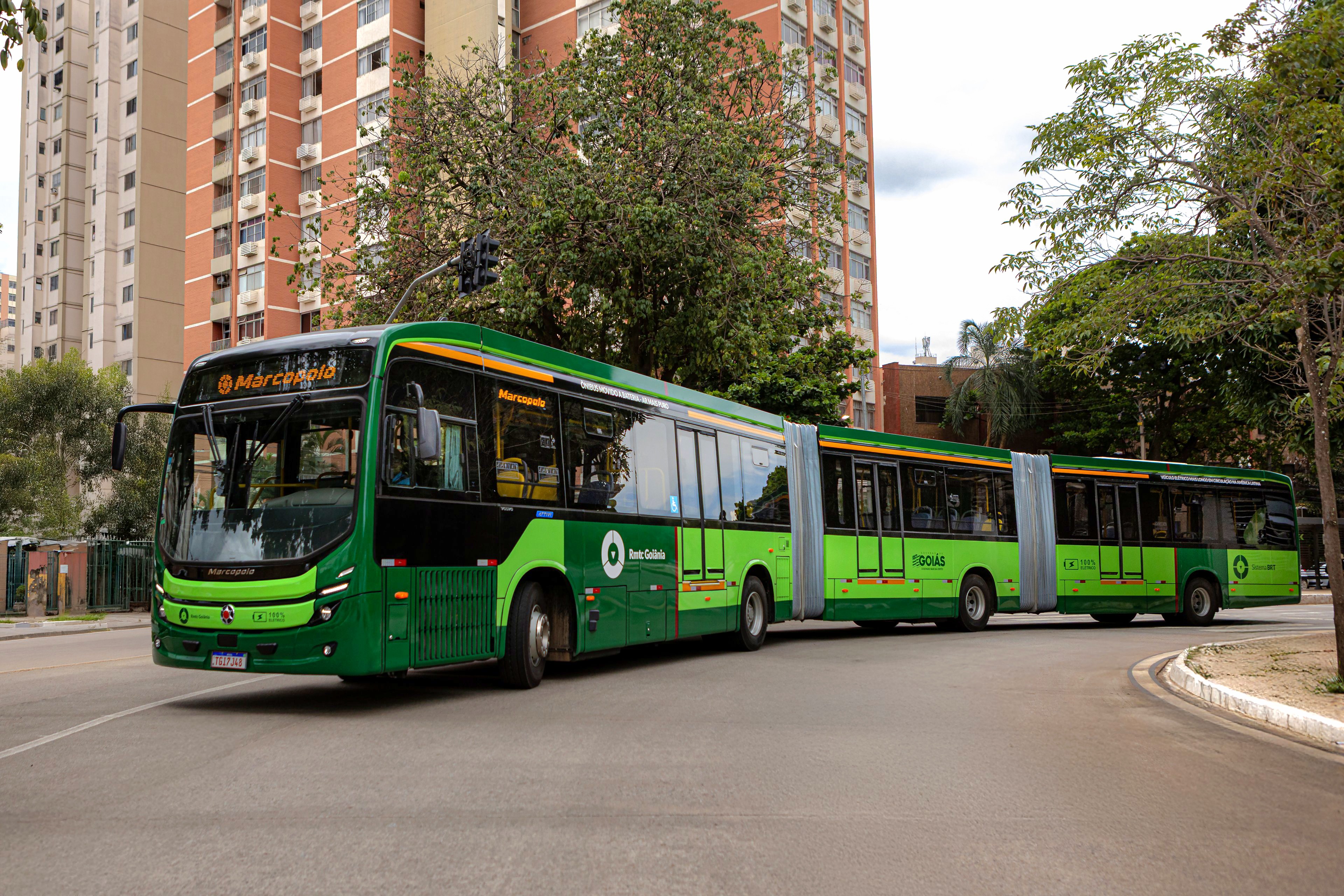 Megérkeztek a Volvo Buses első elektromos duplacsuklós autóbuszai Goiâniaba
