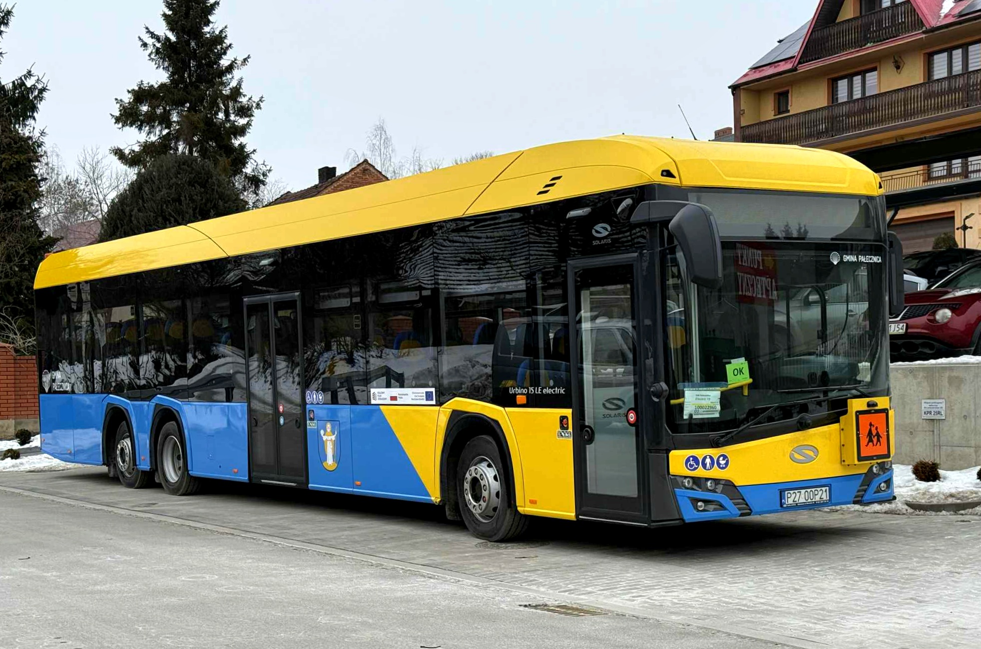 Háromtengelyes elektromos iskolabusz állt a kisdiákok szolgálatába a dél-lengyelországi Pałecznicában