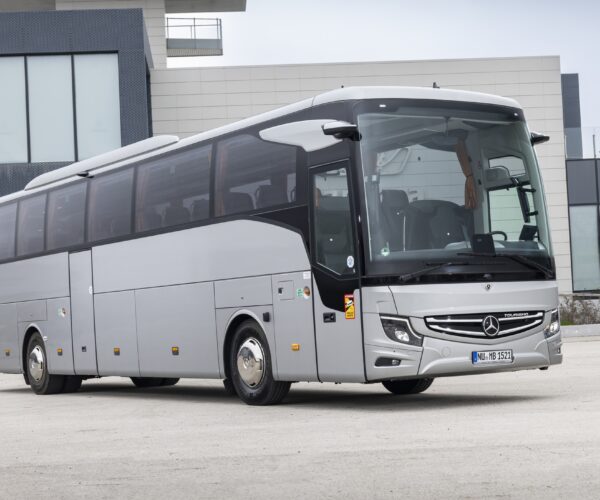 Erős évet zárt a Daimler Buses: történetében először érte el a kétszámjegyű üzemi nyereséghányadot