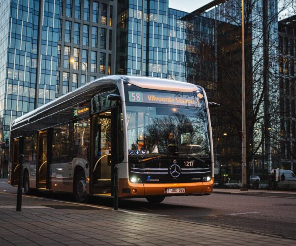 Tovább villamosítja flottáját a STIB-MIVB: idén 50 Mercedes-Benz eCitaro érkezik Brüsszelbe