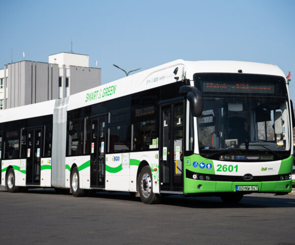 Megkezdték szolgálatukat Miskolcon hazánk első BYD eBus B19 csuklós villanybuszai