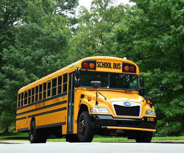 A belső égésű motoroké lehet a főszerep az új amerikai tiszta iskolabusz programban