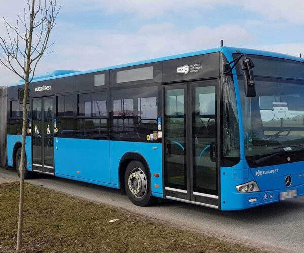 Lízingvita miatt több mint 200 új busz tűnt el a Hamburg–Berlin pótlóbusz-hálózatról