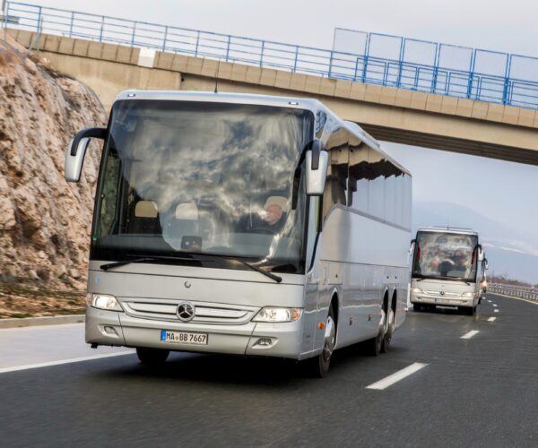 Három évtized, három generáció – legördült a gyártósorról a 40 ezredik Mercedes-Benz Tourismo