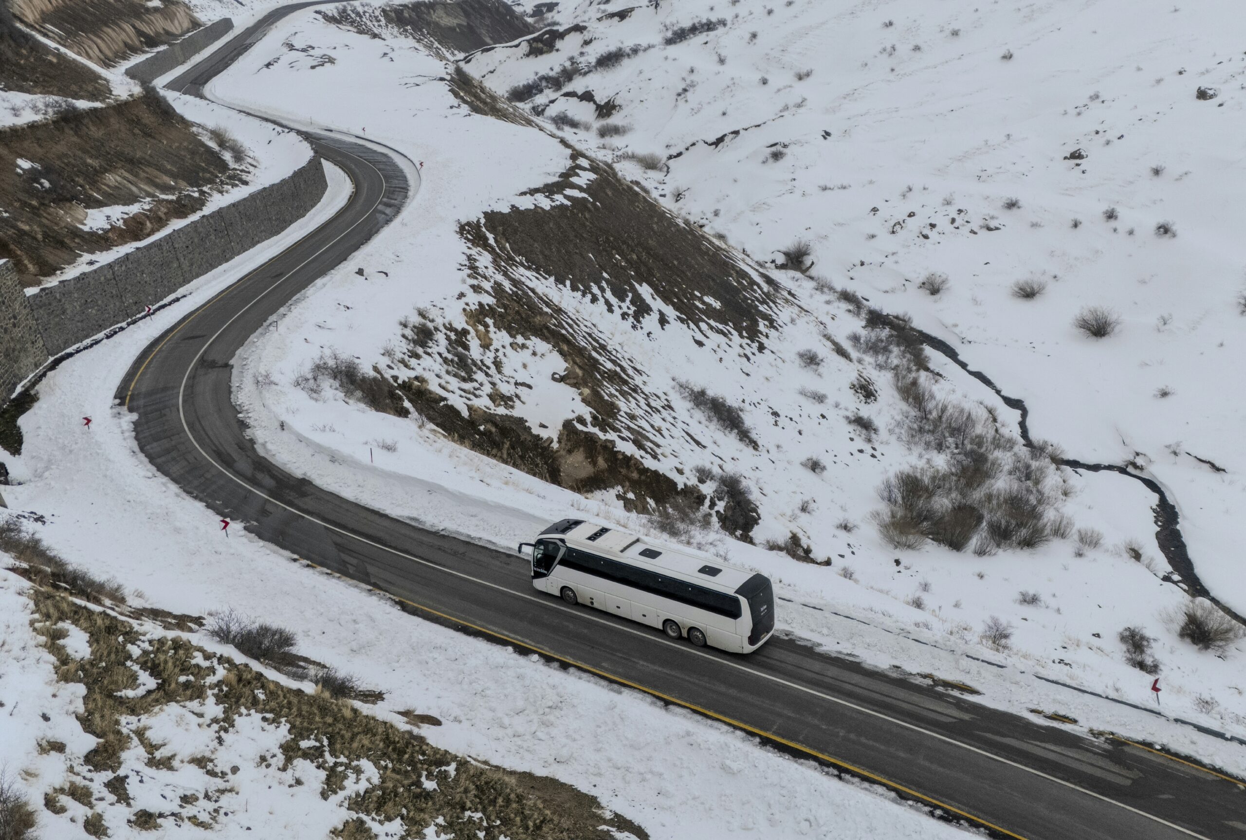 Újabb lépés a sorozatgyártás felé: lezárultak az elektromos MAN Lion’s Coach E téli tesztjei 24 p man ecoach winter test10 scaled