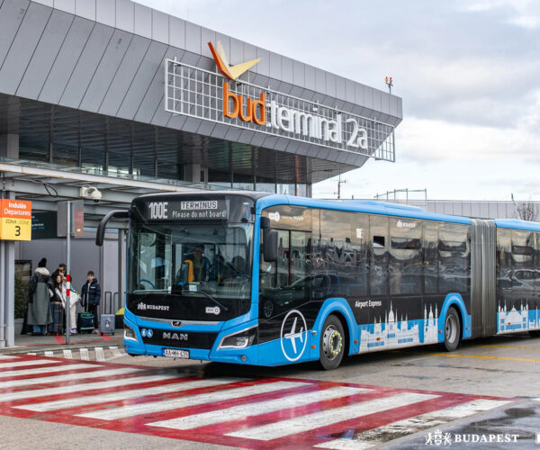 Adatalapú rendszer segíti a 100E repülőtéri buszjárat rugalmas sűrítését