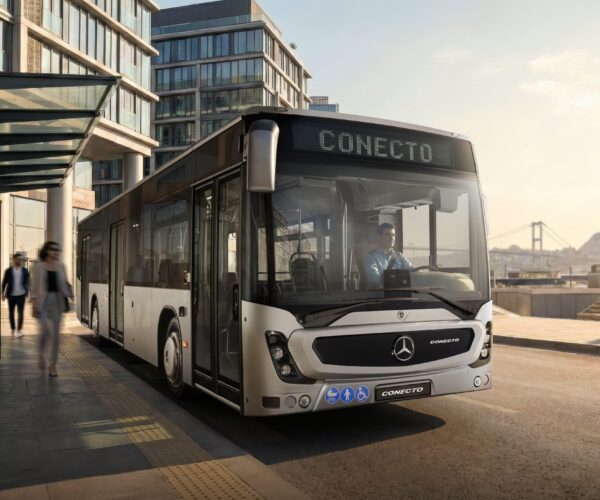 Gyorsabb szállítás, alacsonyabb komplexitás: a Daimler Buses a német piacon is bevezeti low-cost városi autóbuszát