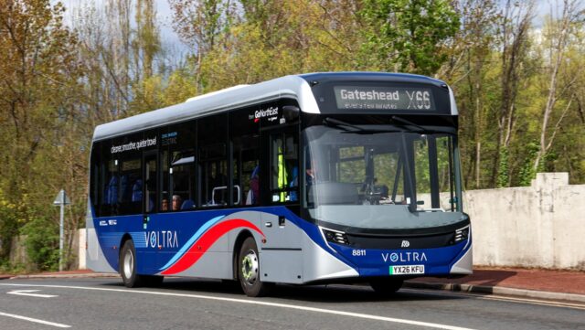 Utasforgalomba álltak az első újgenerációs Alexander Dennis Enviro200EV villanybuszok