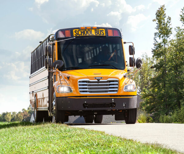 Benzinüzemű Type C kategóriás iskolabusszal bővíti kínálatát a Thomas Built Buses