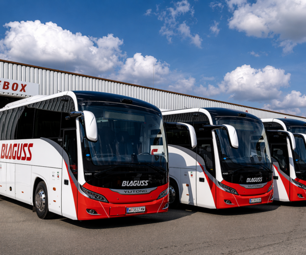 Tizenkét Yutong T12E-vel villamosítja távolsági flottáját a Blaguss