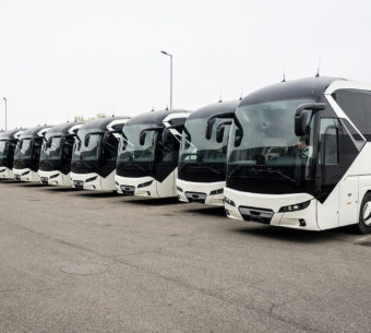 Tizenöt új Neoplan Tourlinerrel bővítette állományát az Infinitours-busz.hu