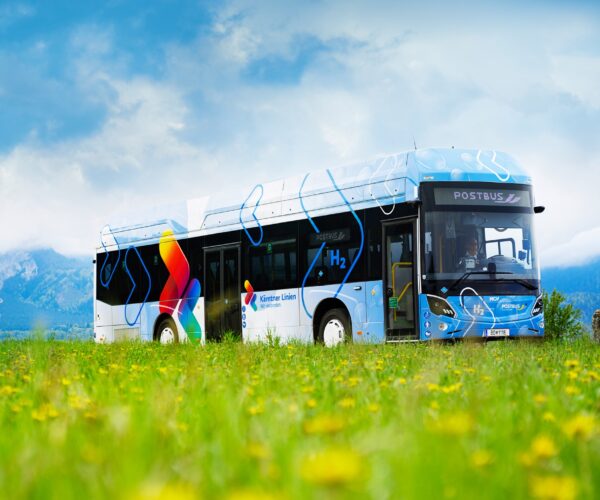 Harmincöt helyközi hidrogénbuszt állít szolgálatba Karintiában az ÖBB Postbus