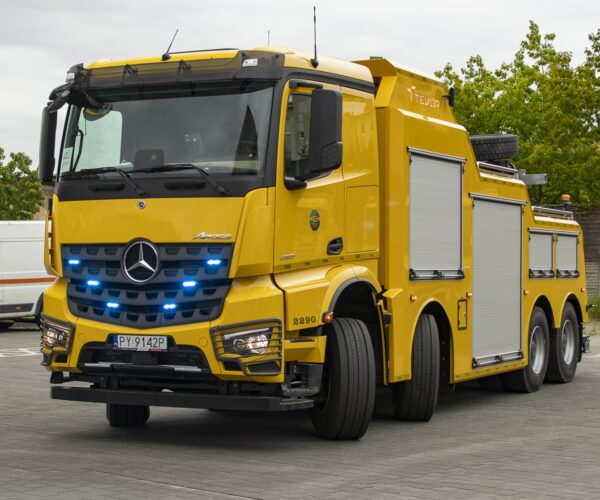 Nem mindennapi járművel büszkélkedik az MPK Poznań: új Mercedes-Benz Arocs műszaki mentő állt szolgálatba