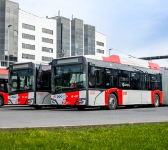 Régiós mintaprojekt: így lett a prágai 119-esből duplacsuklós trolibuszfolyosó