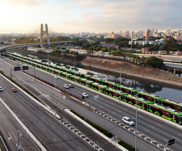São Paulo egyszerre félezer elektromos buszt állított forgalomba