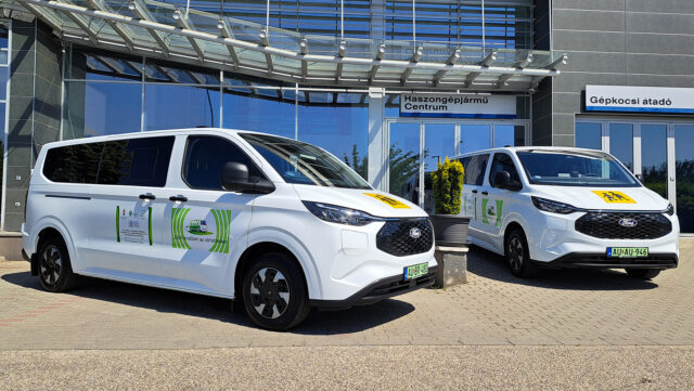 Megérkeztek a hazai tankerületi központok első elektromos Ford minibuszai