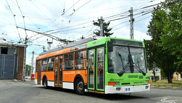 Búcsúznak Budapest útjaitól az Ikarus 411T és Ikarus 412GT trolibuszok