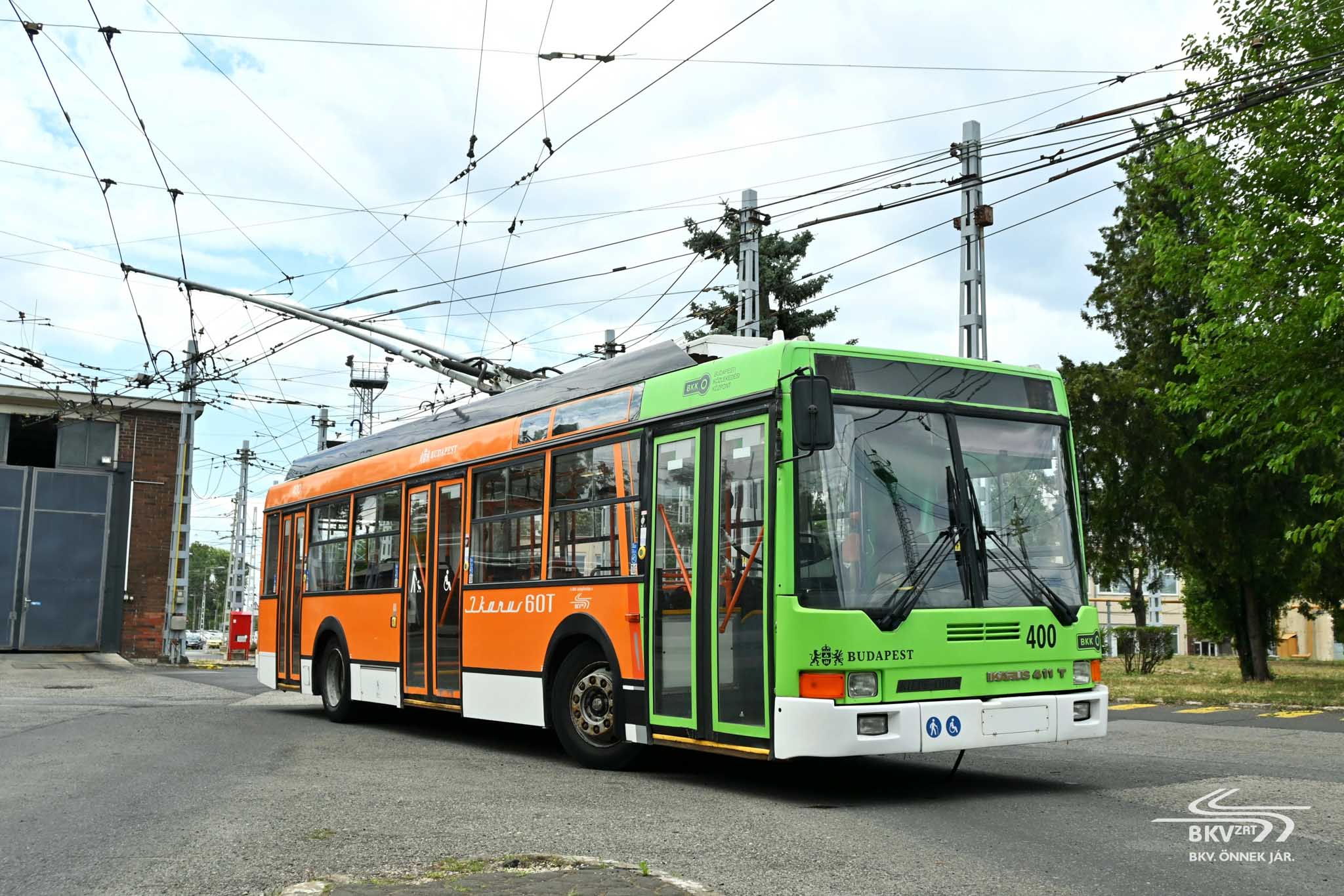 Búcsúznak Budapest útjaitól az Ikarus 411T és Ikarus 412GT trolibuszok