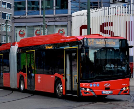 A villanybuszok tömege már az úthálózatot is próbára teszi Norvégiában