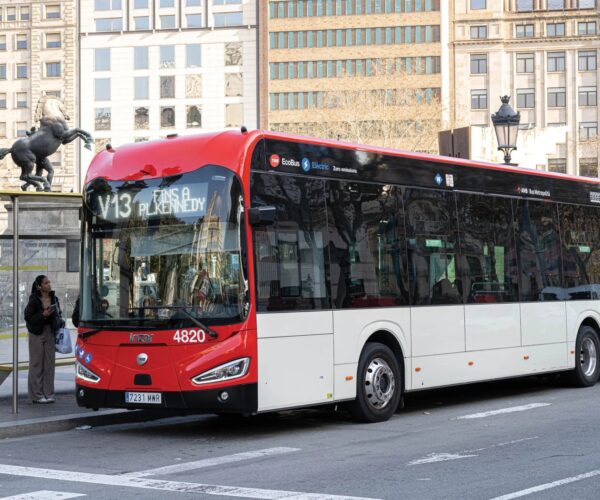 Három év alatt harmadával csökkent Barcelonában a dízelmotoros autóbuszok száma