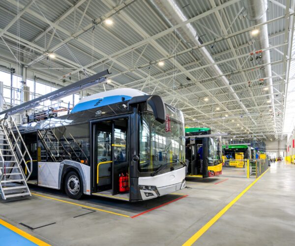 Évi 500 járművel növeli gyártókapacitását új Środa Wielkopolska-i üzemével a Solaris