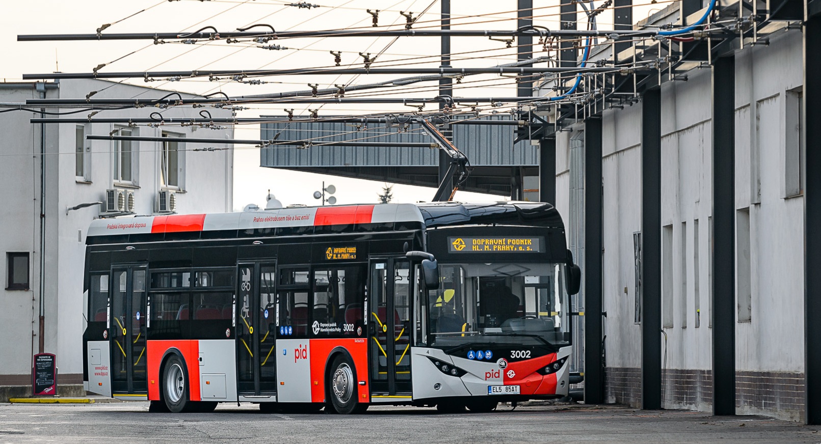 Kedvezőbbek a vártnál a prágai trolibusz- és villanybuszüzem első költségadatai 33 FOTO4