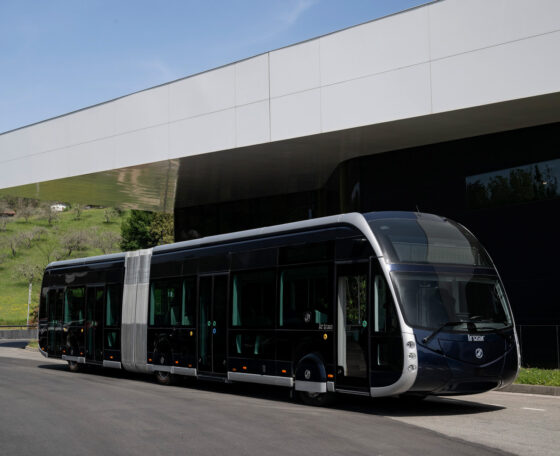 Párizsban mutatkozott be az Irizar megújult BRT-villanybusza