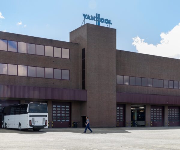 Tovább darabolják a Van Hool örökségét: eladták a belga gyártó egykori koningshooikti bővítési tartalékát