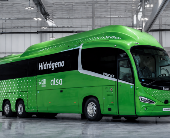 Bemutatta második generációs hidrogénüzemű távolsági autóbuszát az Irizar