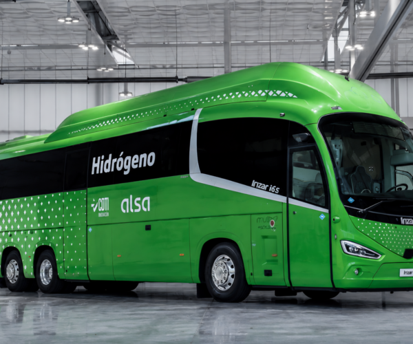 Bemutatta második generációs hidrogénüzemű távolsági autóbuszát az Irizar