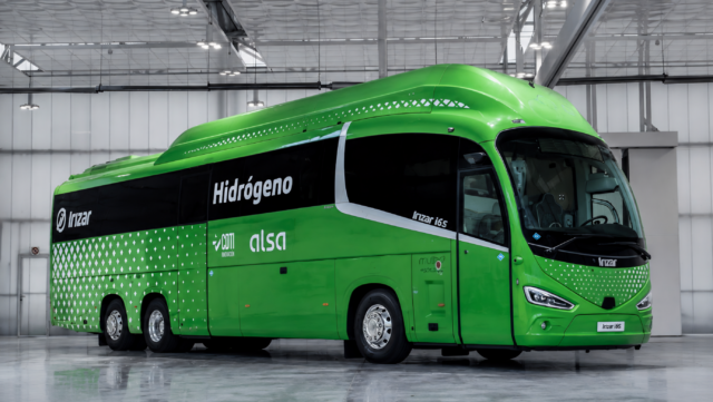 Bemutatta második generációs hidrogénüzemű távolsági autóbuszát az Irizar