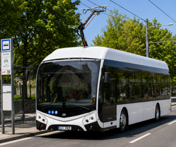 A SOR és a Škoda szállítja Opava trolibusz-felsővezetékről tölthető villanybuszait