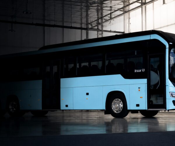 Új háromtengelyes csúcsmodell érkezik az Irizar elektromos helyközi kínálatába