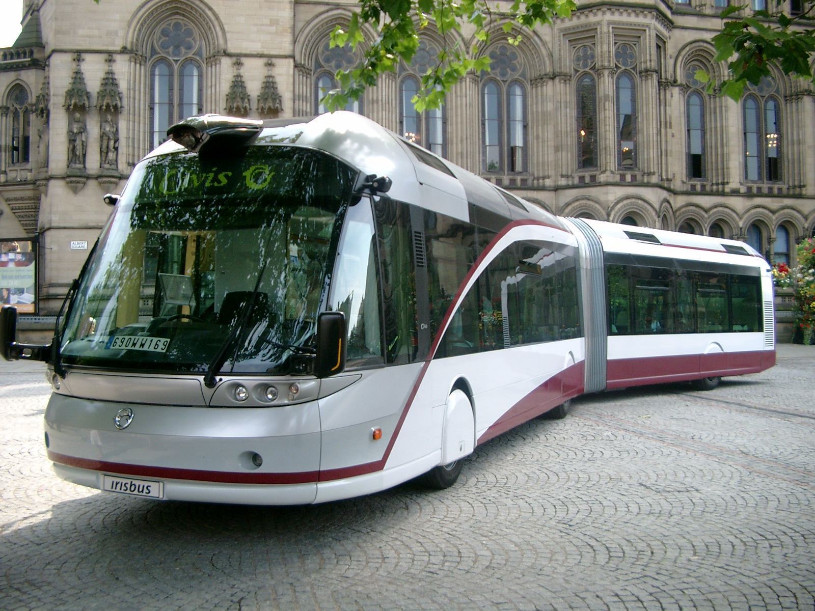 BRT-rendszerek: a kötöttpályás közlekedés rugalmas alternatívái 2 15005980674 1f959759fd o