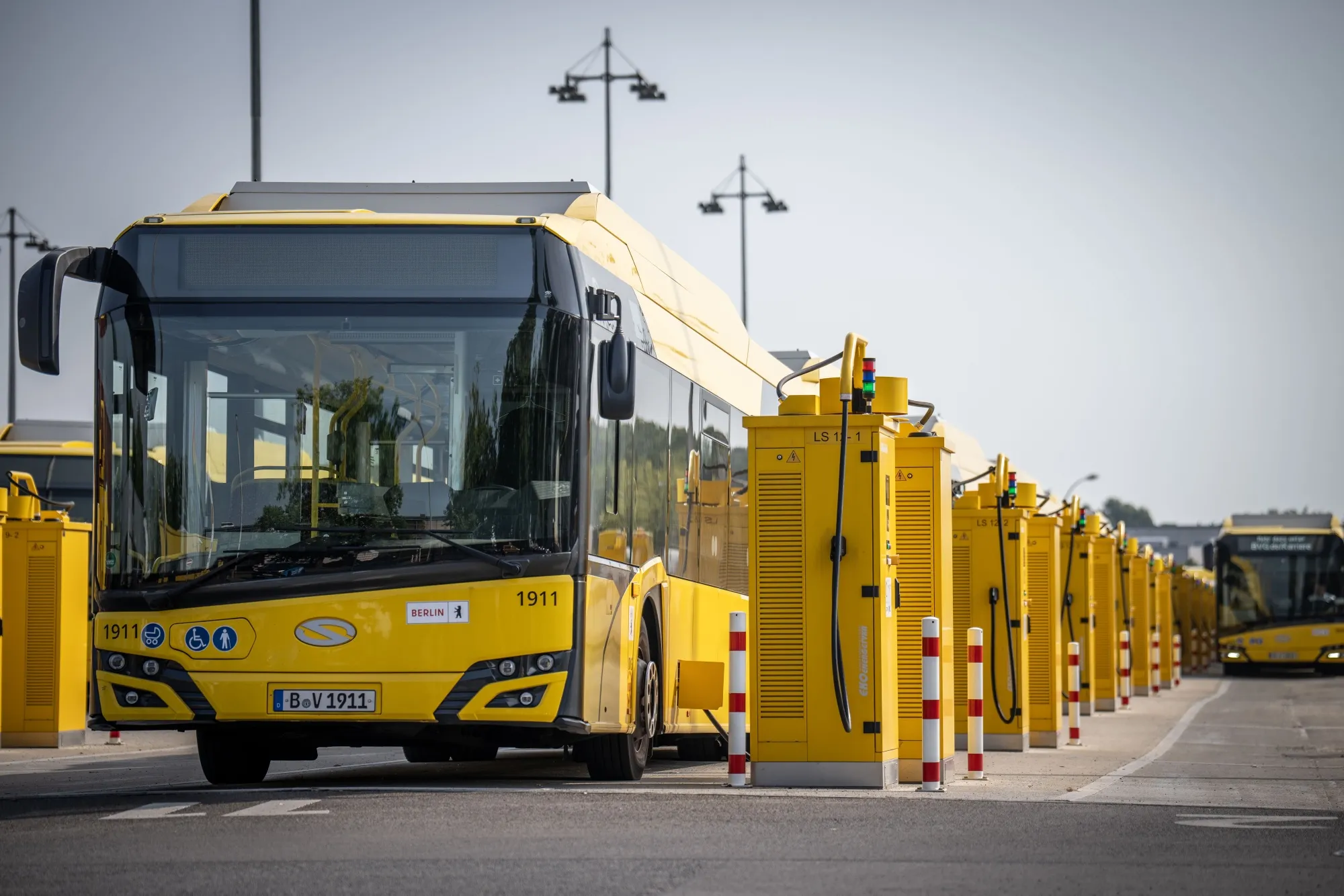 Berlin nagyszabású gyorstöltő-hálózat fejlesztéssel készül újabb 270 Solaris villanybusz fogadására 7 1x 1