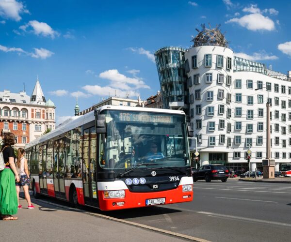 Összesen 200 új dízelmotoros és lágyhibrid hajtású szóló autóbuszra írt ki tendert Prága