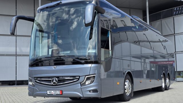 Egy háromtengelyes Mercedes-Benz Tourismo forgalomba állításával kezdődik új korszak a Viatoribusnál