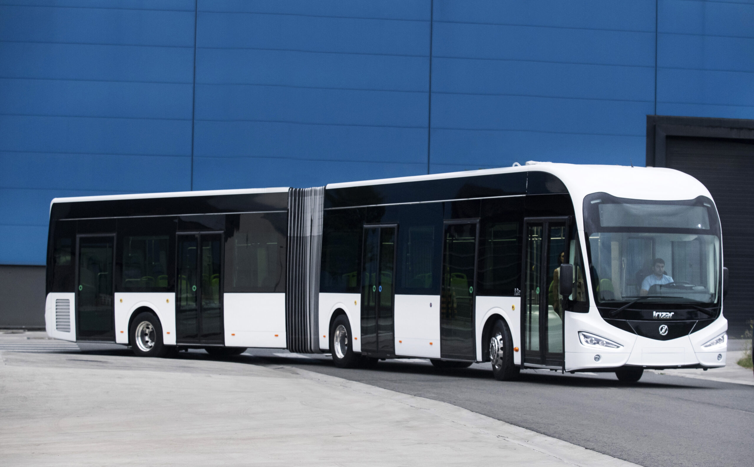 Az Irizar: 137 év függetlenség és innováció – a buszgyártó, amelyet ma is a dolgozói birtokolnak 12 24851000717 76fa824b19 5k scaled