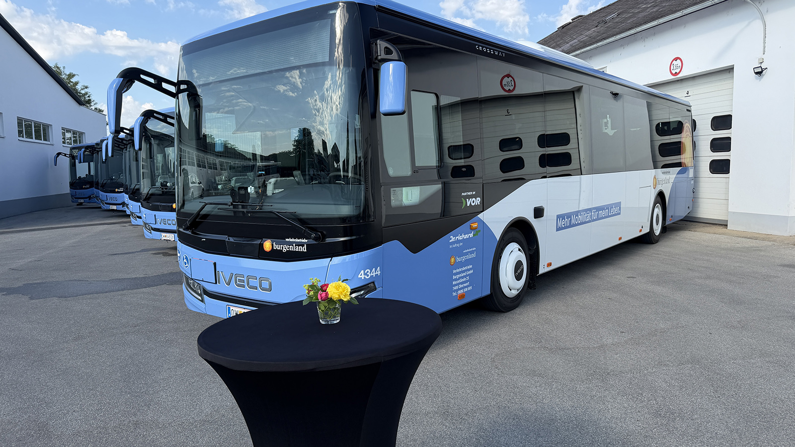 Harminchat új Iveco Crossway Low Entry helyközi autóbuszt vett át Felsőőrben a Dr. Richard 3 36 neue CROSSWAY LE Busse Busse Dr. Richard Michael Rodach cikkbe