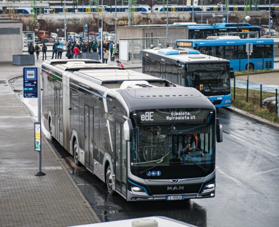 Több száz új elektromos busz beszerzését készíti elő a BKK és a BKV