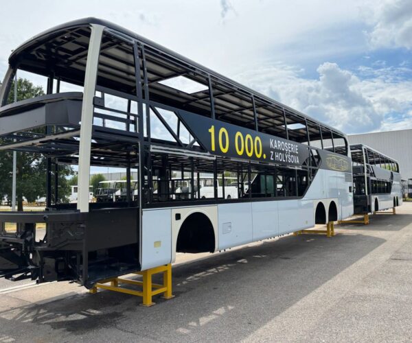 Elkészült a tízezredik autóbusz-felépítmény a Daimler Buses cseh üzemében