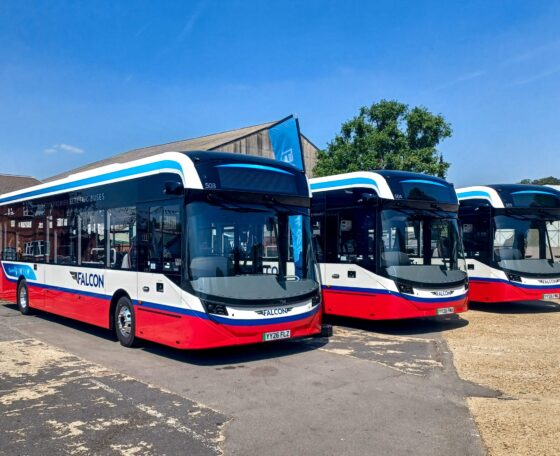 Átvette vadonatúj Alexander Dennis Enviro200EV villanybuszait a Falcon Buses