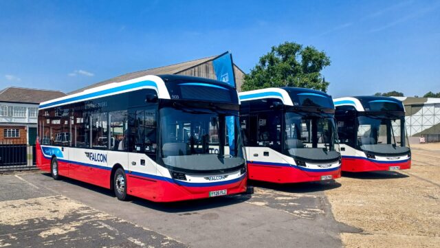Átvette vadonatúj Alexander Dennis Enviro200EV villanybuszait a Falcon Buses