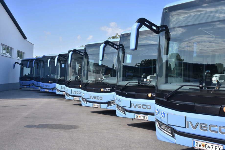 Harminchat új Iveco Crossway Low Entry helyközi autóbuszt vett át Felsőőrben a Dr. Richard 1 Bussegnung PI 2 c Dr cimlapkep