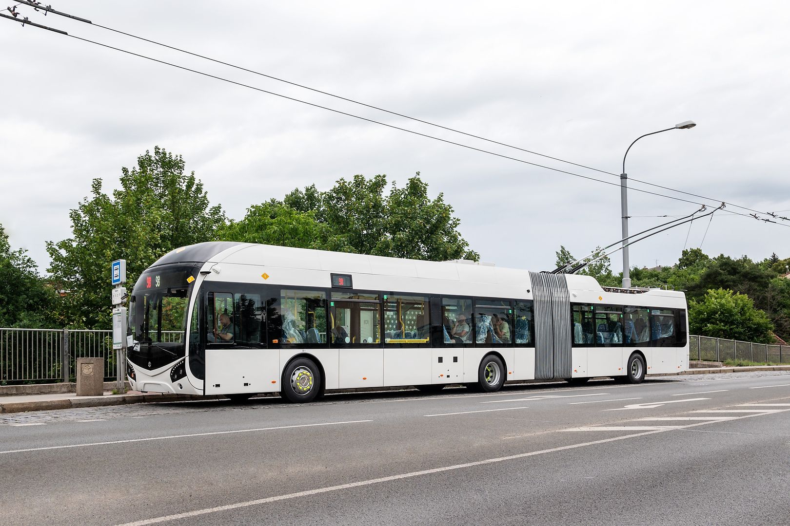 Megérkezett leendő szolgálati helyére Esslingen első két új önjáró Škoda trolibusza 3 Esslingen 33 Tr jizdy III fullhd