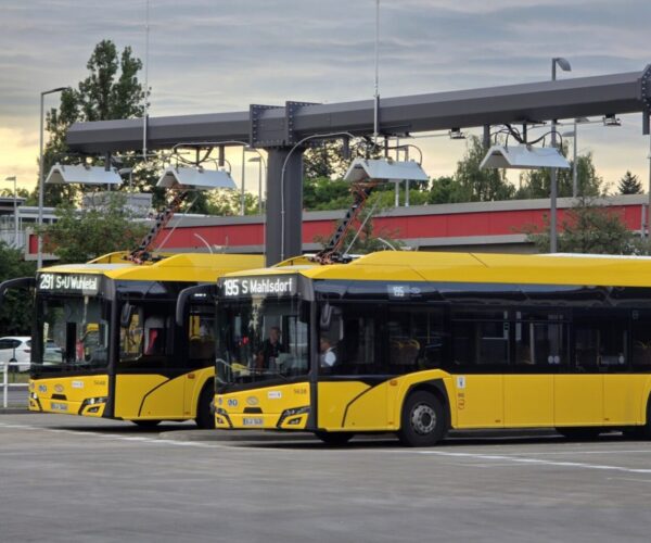 Berlin nagyszabású gyorstöltő-hálózat fejlesztéssel készül újabb 270 Solaris villanybusz fogadására